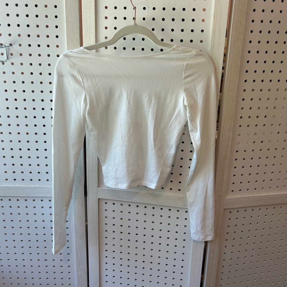 Hollister White Scoop Neck Long Sleeve Crop Top – XS Minimalist Y2K